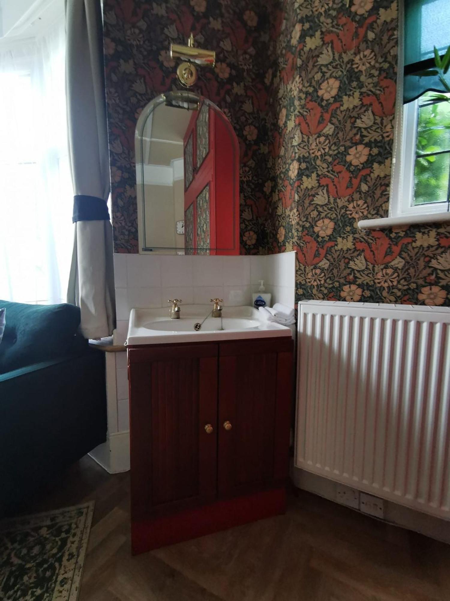 William Morris, Spacious Ground Floor Lux Double Bedroom Bexhill-on-Sea Buitenkant foto